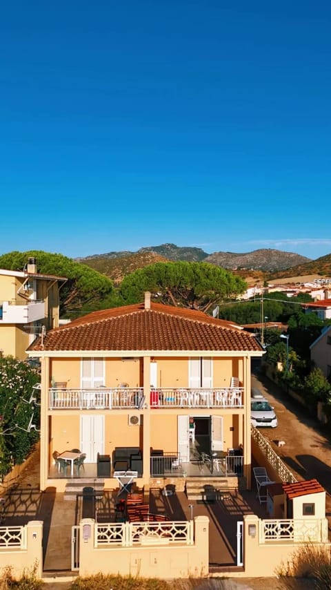 Luna Apartment- Fronte Mare Apartment in La Caletta