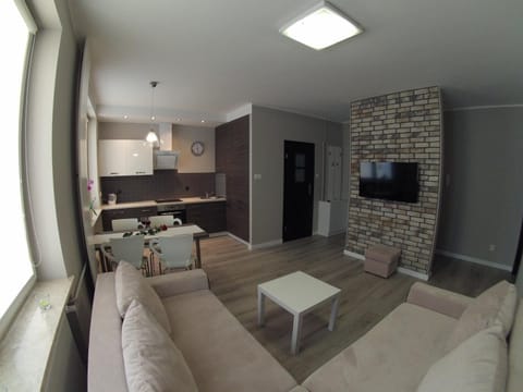 TV and multimedia, Coffee/tea facilities, Kitchen or kitchenette, Living room, Dining area