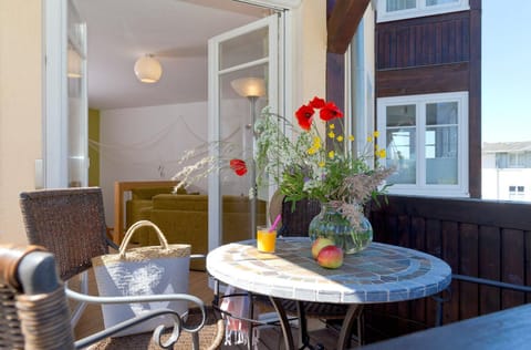 View (from property/room), Balcony/Terrace, Seating area, Dining area