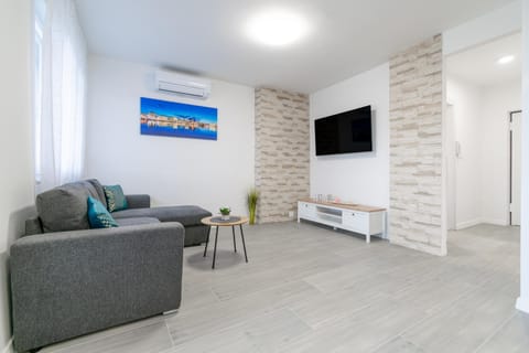 Living room, Seating area, air conditioner