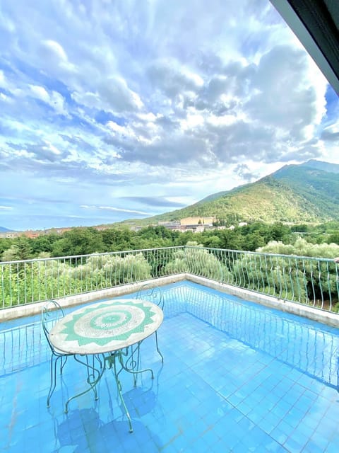 Balcony/Terrace, Balcony/Terrace, Mountain view