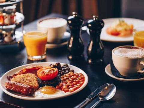 Restaurant/places to eat, Decorative detail, Supermarket/grocery shop, Buffet breakfast