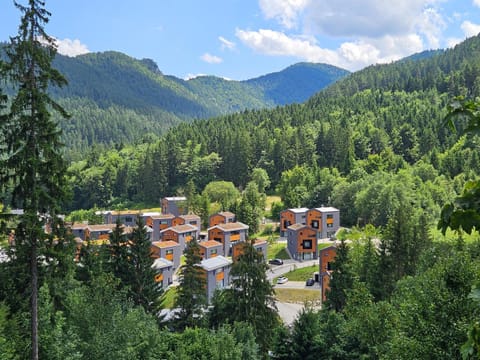 Property building, Neighbourhood, Mountain view