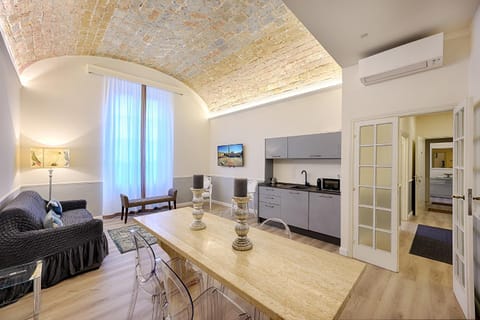 TV and multimedia, Kitchen or kitchenette, Living room, Seating area, Dining area, minibar, air conditioner