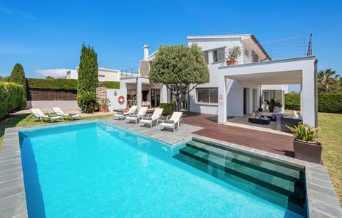 Property building, Patio, Spring, Day, Garden, Garden view, Pool view, Swimming pool, sunbed