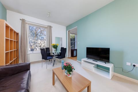 Living room, Seating area, Evening entertainment
