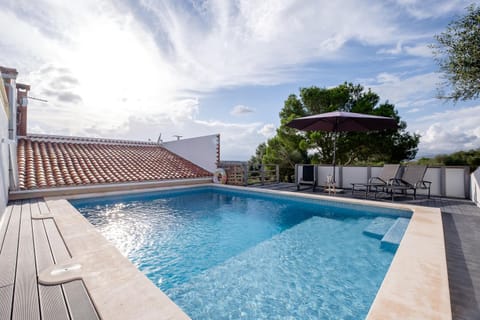 Pool view, Swimming pool, sunbed