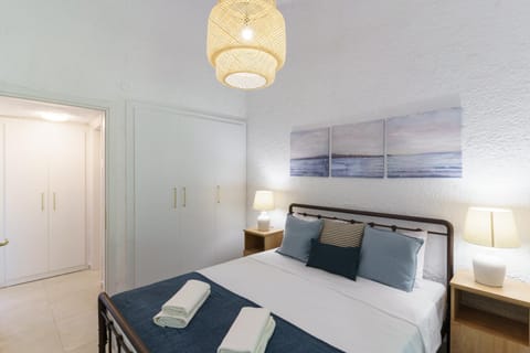 Bed, Photo of the whole room, Bedroom, towels, wardrobe