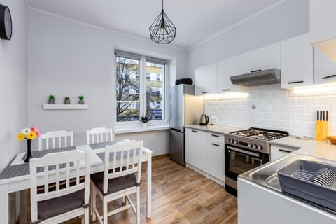 Kitchen or kitchenette, Dining area, pet friendly, stove