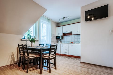 TV and multimedia, Kitchen or kitchenette, Dining area
