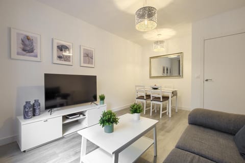 TV and multimedia, Living room, Dining area