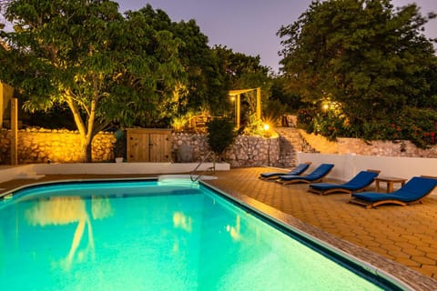 Natural landscape, Garden, Garden view, Pool view, Swimming pool, Swimming pool, sunbed