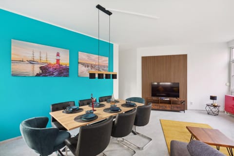 TV and multimedia, Living room, Seating area, Dining area