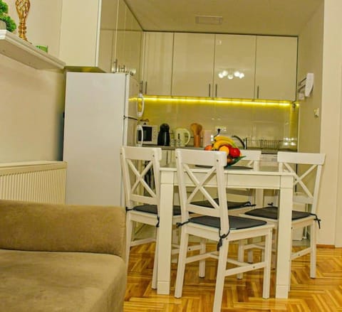Apartman Lux 5- private parking Apartment in Vojvodina