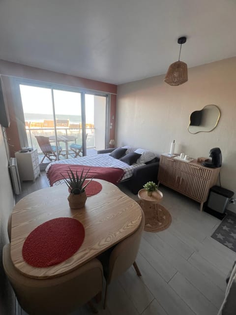 Studio Le Mer'Veilleux Apartment in Calais