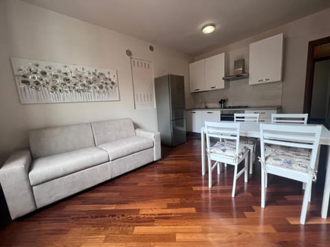 Kitchen or kitchenette, Living room, Seating area, pet friendly, stove