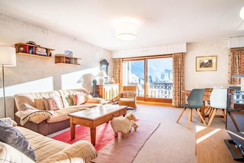 Communal lounge/ TV room, Living room