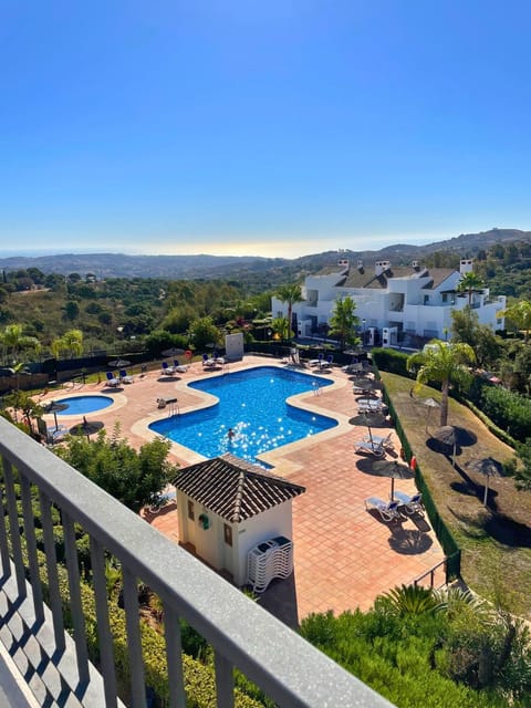 Day, Natural landscape, Mountain view, Pool view, Swimming pool, sunbed
