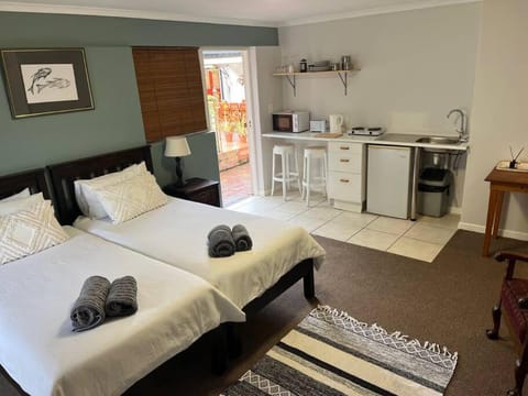 Lovely Garden Studio1 - 10 minute walk from beach Apartment in Cape Town