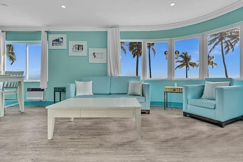 Panoramic beachfront Suite Hotel in Hollywood Beach