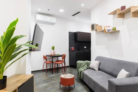 TV and multimedia, Living room, Seating area, air conditioner