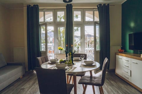 Living room, Seating area, Dining area