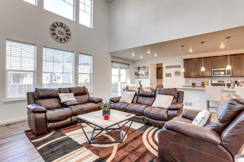 16 Mi to Denver Spacious Commerce City Home! House in Commerce City