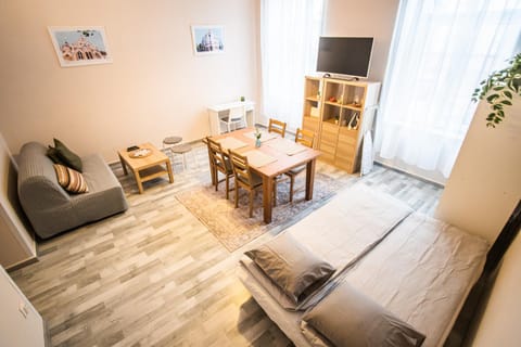 Communal lounge/ TV room, TV and multimedia, Living room, Seating area, Dining area