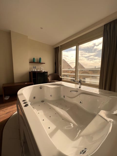 Natural landscape, Hot Tub, Bathroom, Bedroom, Bath