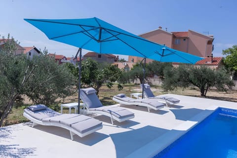 Patio, Day, Pool view, Swimming pool, sunbed