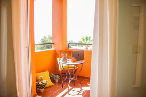 View (from property/room), Balcony/Terrace, Decorative detail, Garden view, River view, Sea view