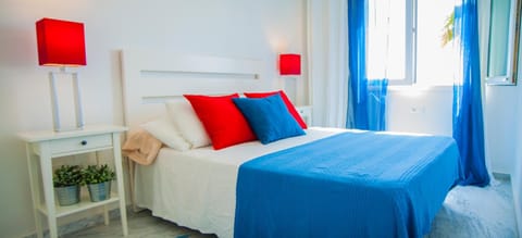 Bed, Photo of the whole room, Decorative detail, Bedroom