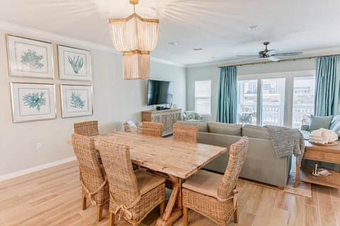 Private Beach plus Pool and Hot Tub-Perfect for Families House in Perdido Key