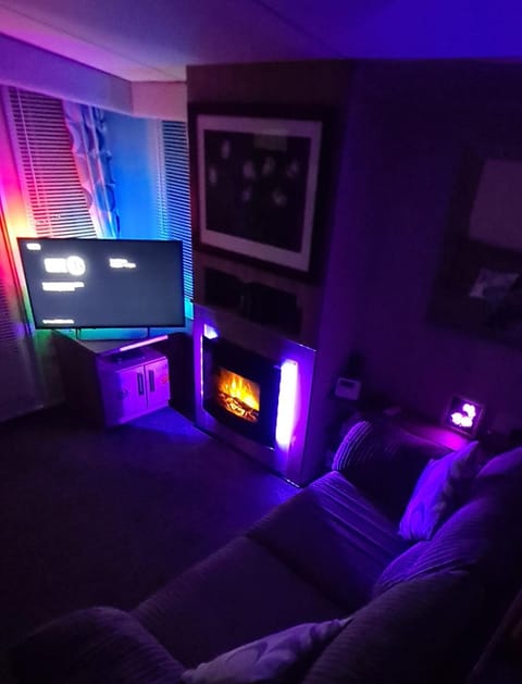 TV and multimedia, Living room, Seating area, Evening entertainment