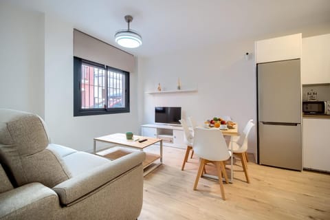 Communal lounge/ TV room, TV and multimedia, Living room, Dining area