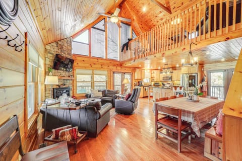 Waterfront Watauga Lake Home with Private Dock! House in Watauga Lake