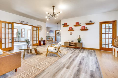 Elegant Pataskala Home with Hot Tub and Fire Pit! House in Ohio