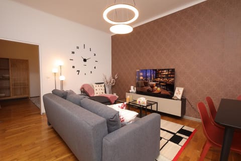TV and multimedia, Seating area