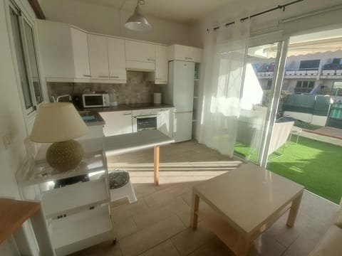 Kitchen or kitchenette, oven, stove
