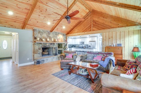 River-View Somerset Home Large Deck, Fire Pit! House in Burnside