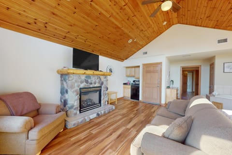 Tigers Den - Upper House in Castle Rock Lake