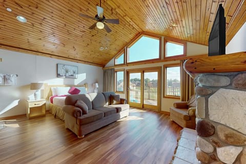 Tigers Den - Upper House in Castle Rock Lake