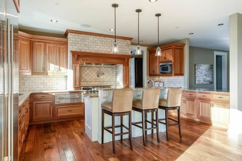 Luxury 7400 sq.ft Stunning Home Theater/Sleeps 18+ House in Plymouth