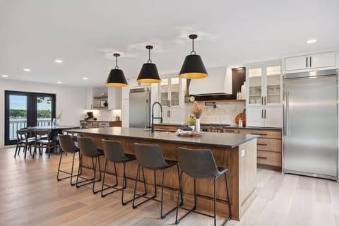 Luxury Cowdry Cottage Lake Home House in Alexandria