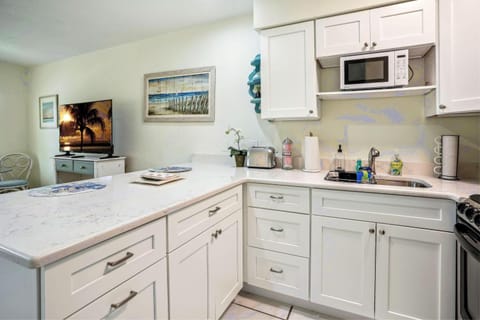 Beach Quarters 2BR #5 and #6 House in Gulfport