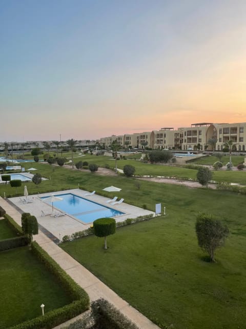 Property building, Natural landscape, Garden, Golfcourse, Balcony/Terrace, Pool view