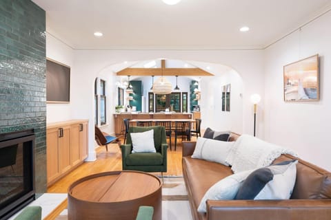 Perch - Emerald Cottage House in Queen Anne