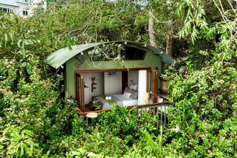 Property building, Patio, Natural landscape, Balcony/Terrace, Beach, Parking, internet