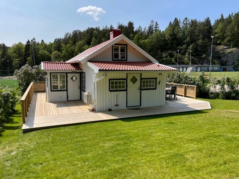 Property building, Spring, Day, Garden, Garden view
