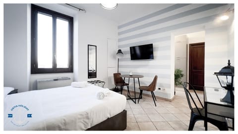 Bed, TV and multimedia, Living room, Photo of the whole room, Bedroom, hair dresser